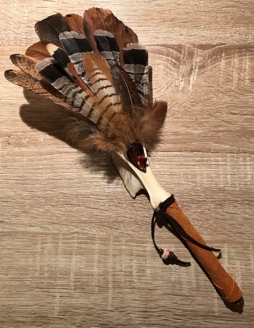 brown feather fan